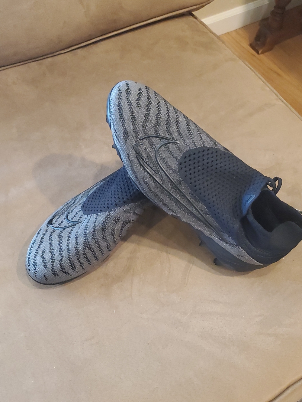 Nike Men’s Gray and Black Laceless Soccer Cleats